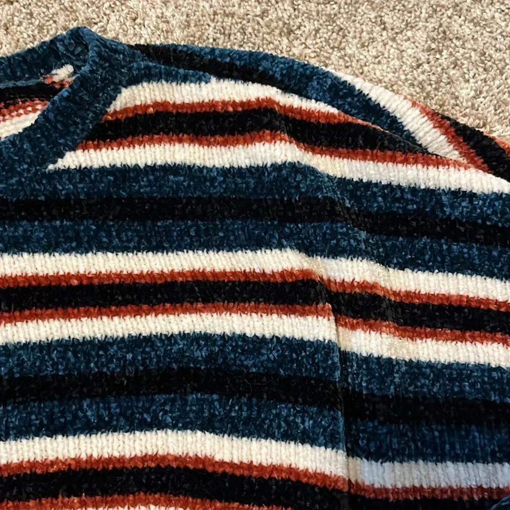 Volcom Cropped Sweater - Picture 3 of 5